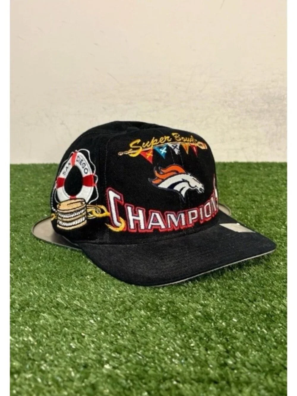 Vintage Denver Broncos hat cap snap back black logo athletic super bowl mens